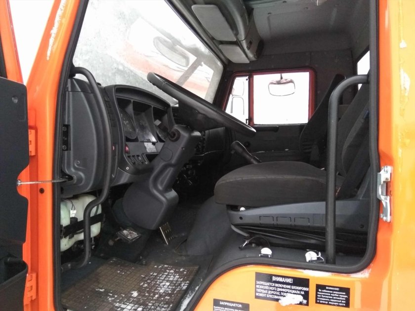 КАМАЗ 65115 салон кабины