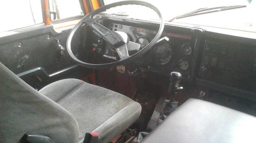 КАМАЗ 55111 кабина внутри