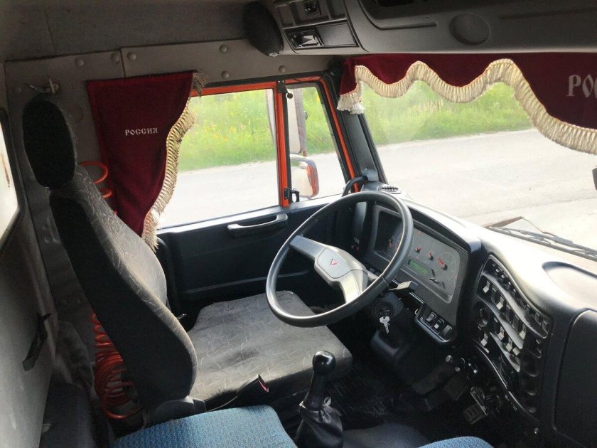 КАМАЗ 65115 самосвал салон