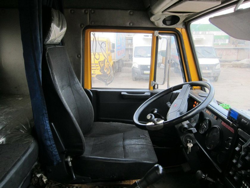 КАМАЗ 65116 кабина внутри