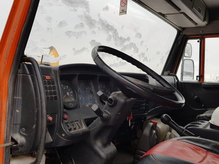 КАМАЗ 65115 самосвал салон