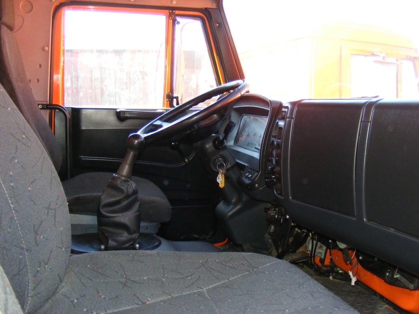 КАМАЗ 65115 самосвал салон