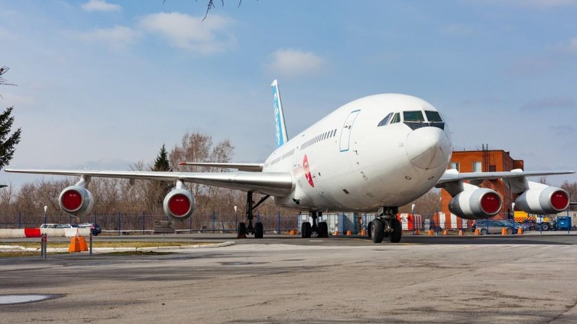 Памятник ил 86 Толмачево