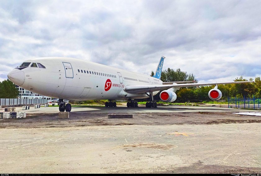 Самолет ra 86097