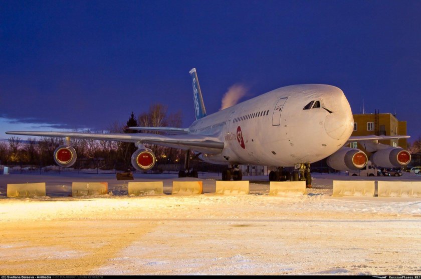 Самолет ил-86 в Толмачево