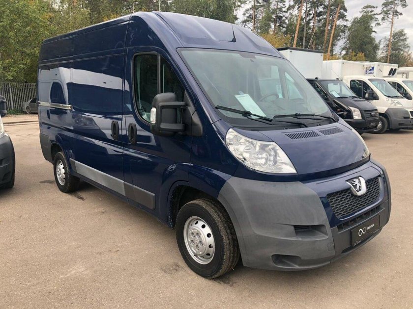 Peugeot Boxer синий