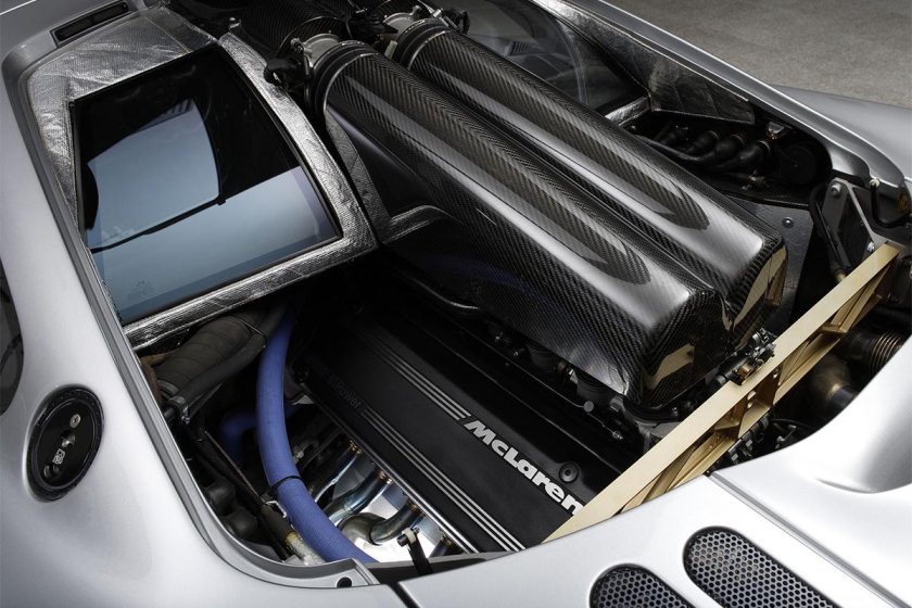 MCLAREN f1 моторный отсек
