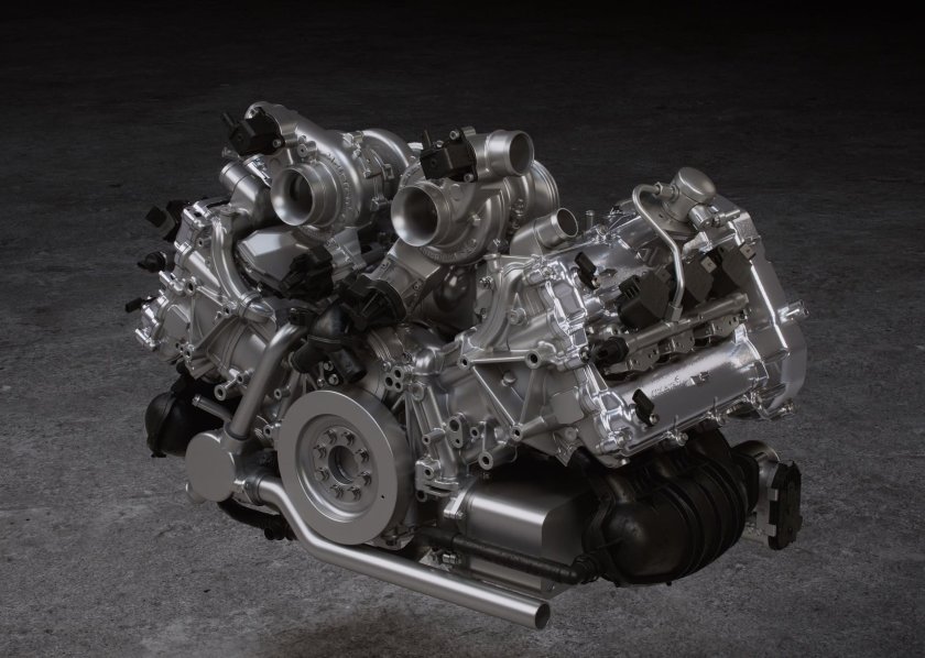 Шестицилиндровый двигатель