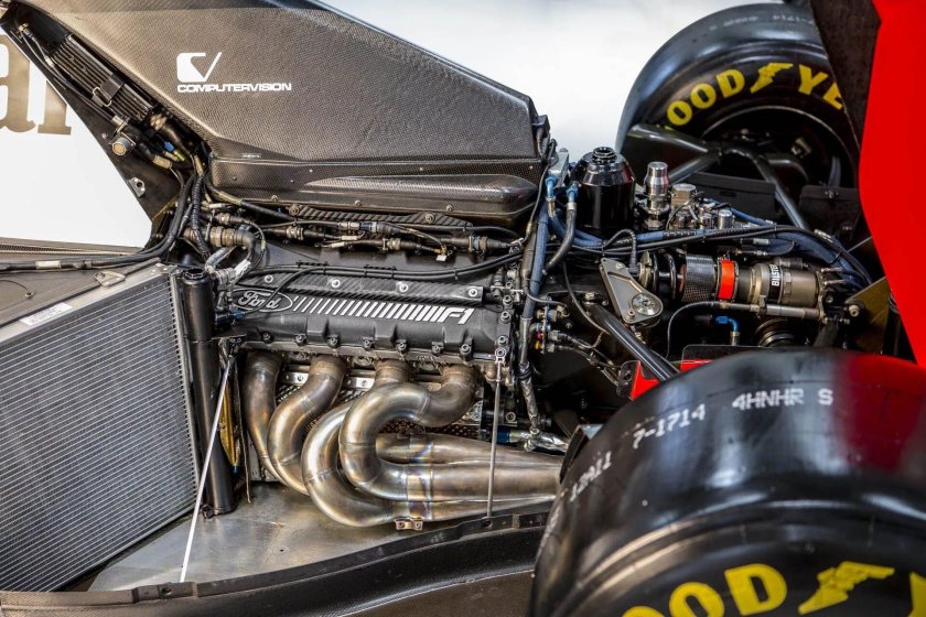 MCLAREN mp4/8 engine