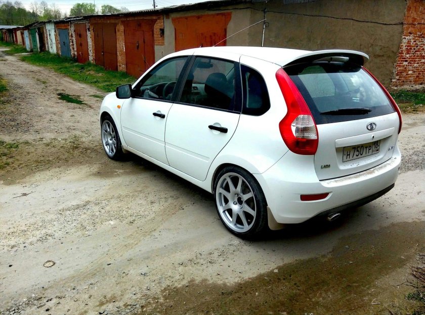 Калина 2 хэтчбек спорт белая