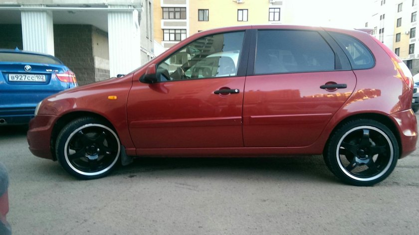 Лада Калина 1 красная седан на литье