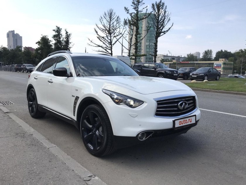 Инфинити ку Икс 70 белый