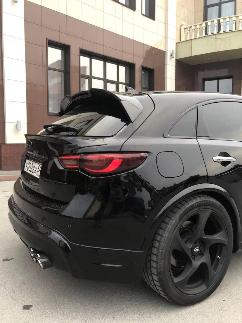 Красный Инфинити qx70