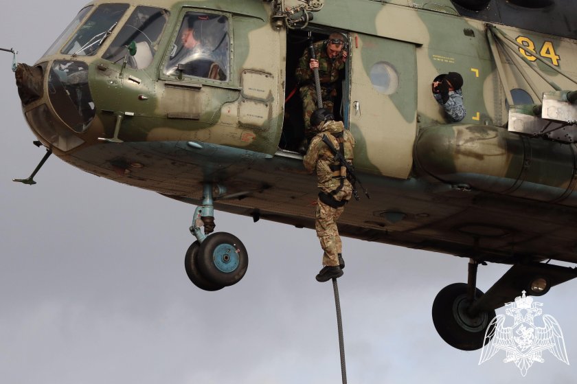 Беспарашютное десантирование с вертолета ми-8