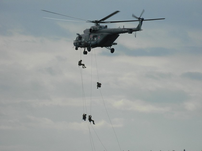 Десантный вертолет ми8