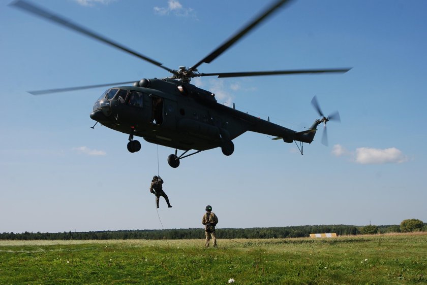 Беспарашютное десантирование с вертолета ми-8