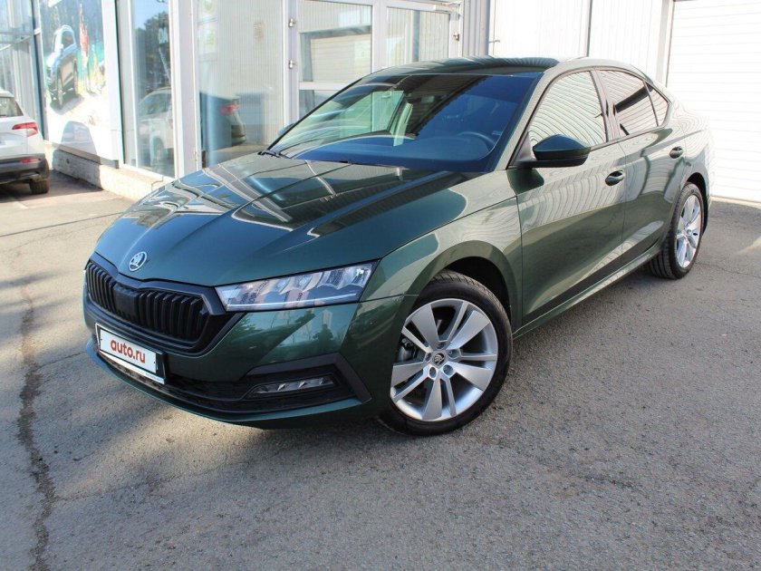 Шкода Октавия 2021 зеленая