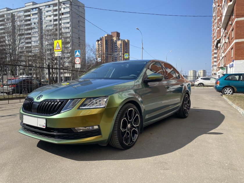 Шкода Октавия а8 зеленая