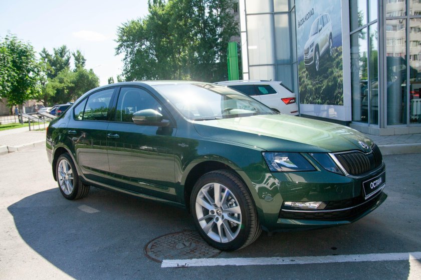 Шкода Октавия а8 зеленая
