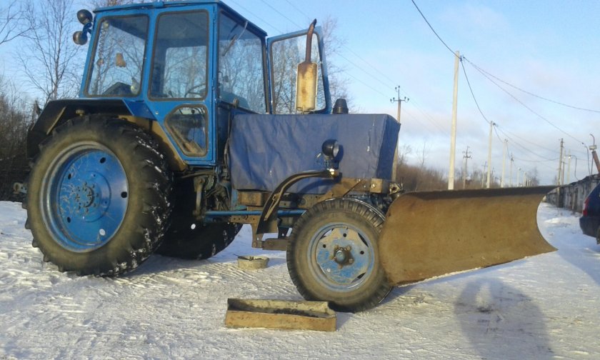 Трактор МТЗ 80 С отвалом