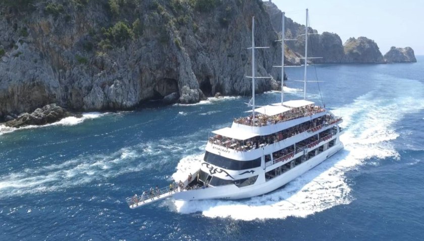 Яхта старкрафт в Алании