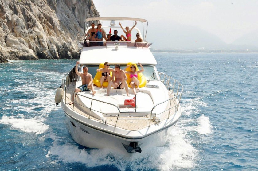 Дольче Вита катамаран