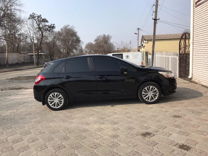 Ситроен с4 хэтчбек черный