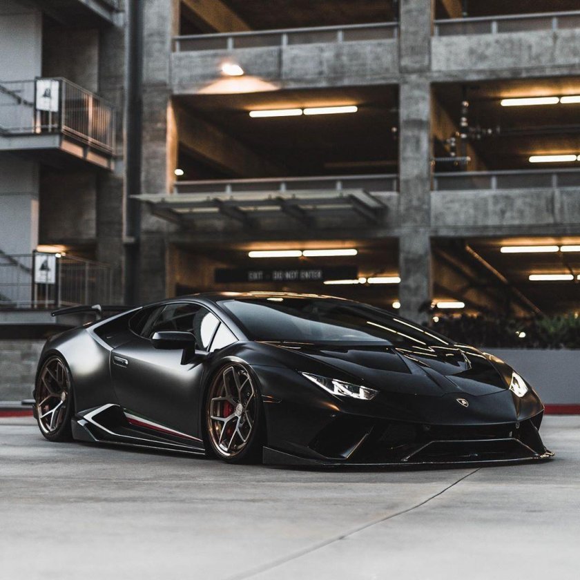 Ламборгини Хуракан черный