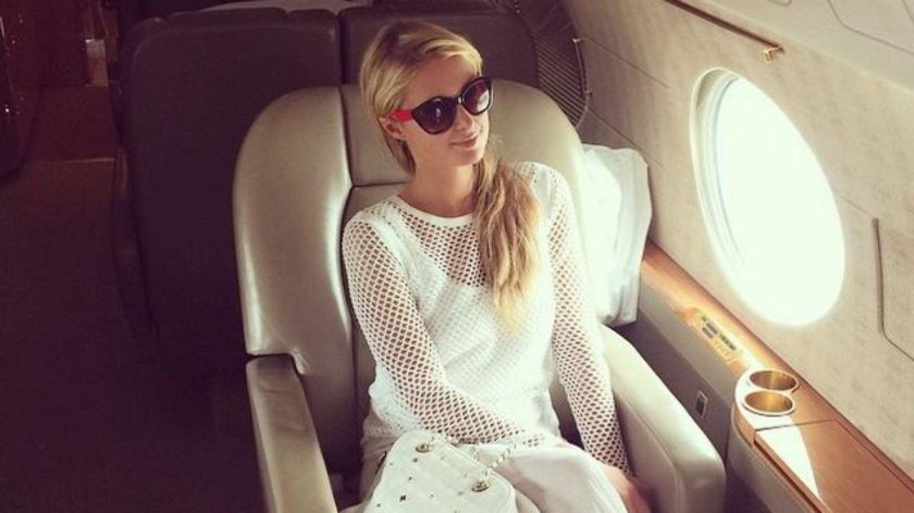 Пэрис Хилтон в самолете
