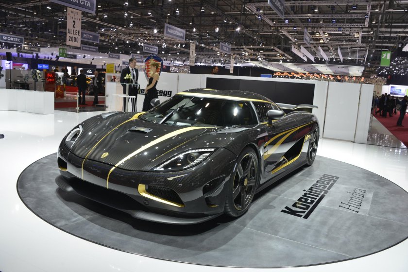 Agera s hundra