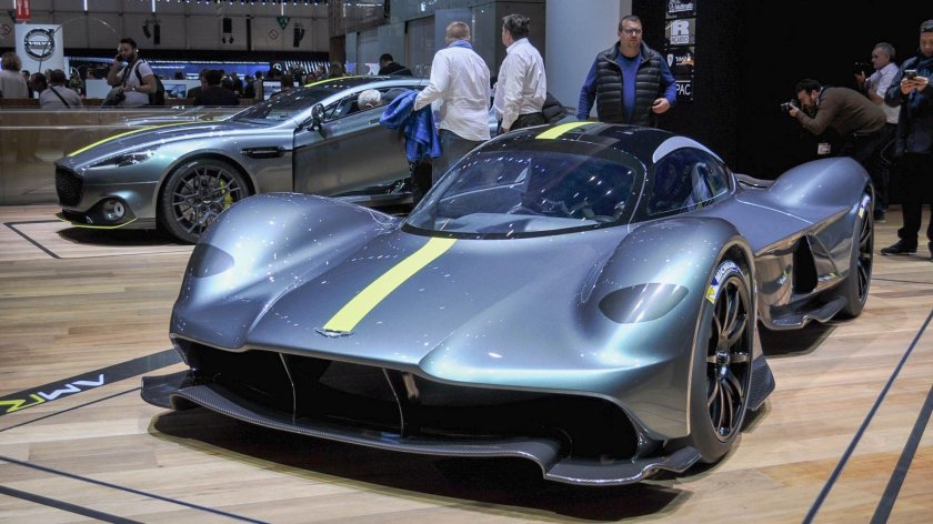 Астон Мартин Валькирия