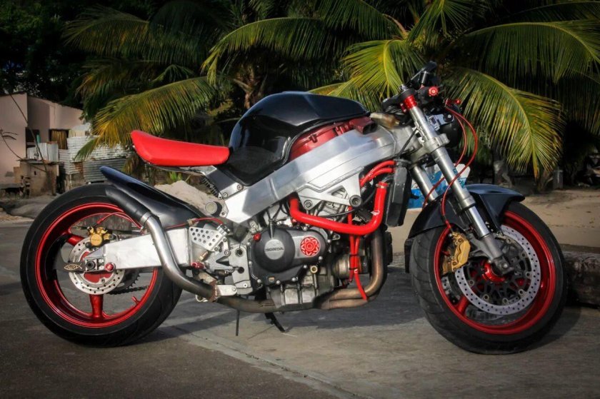 Стритфайтер Honda cbr400rr