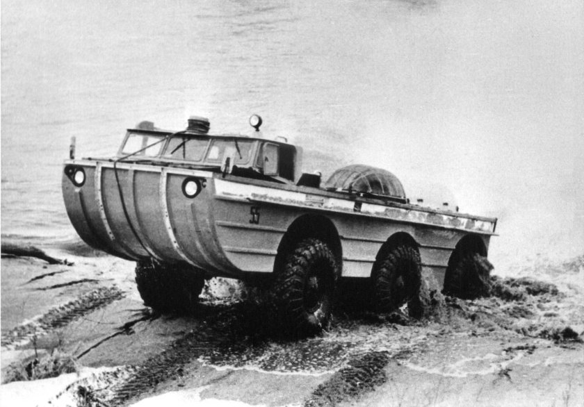 Армейский вездеход-амфибия ЗИЛ-132п