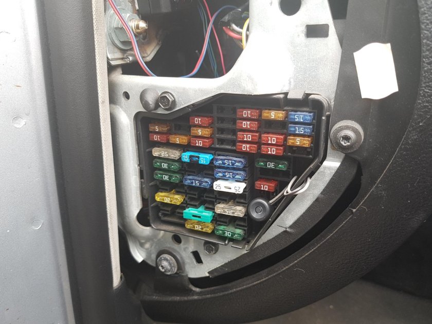 Предохранитель на габариты Пассат б6