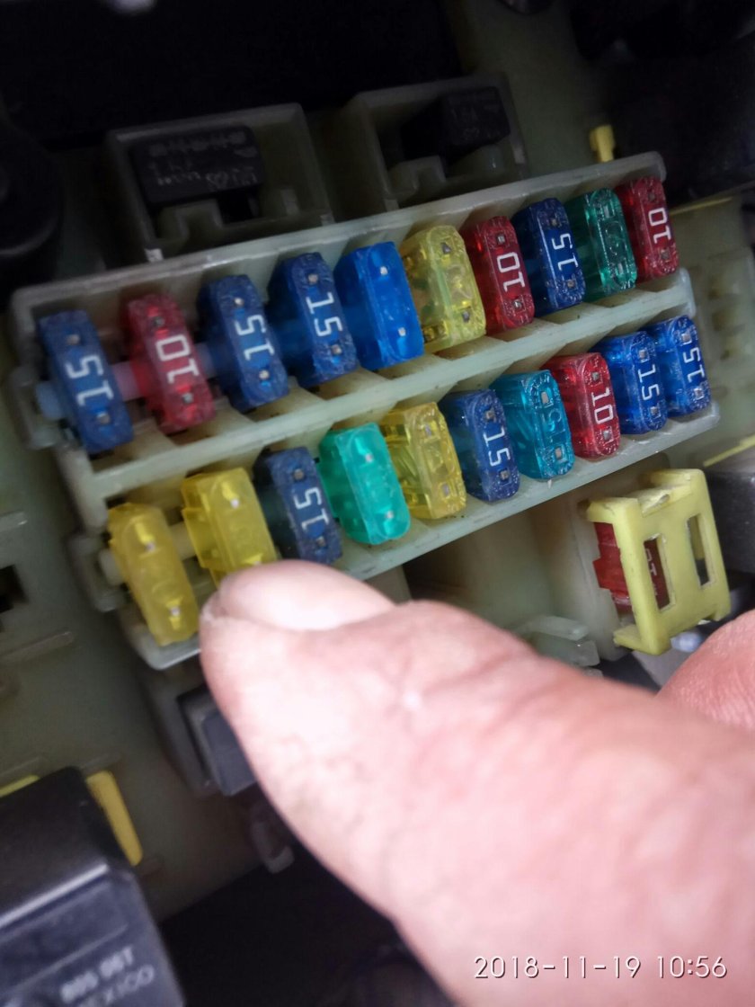 Предохранитель прикуривателя на Исузу nqr75