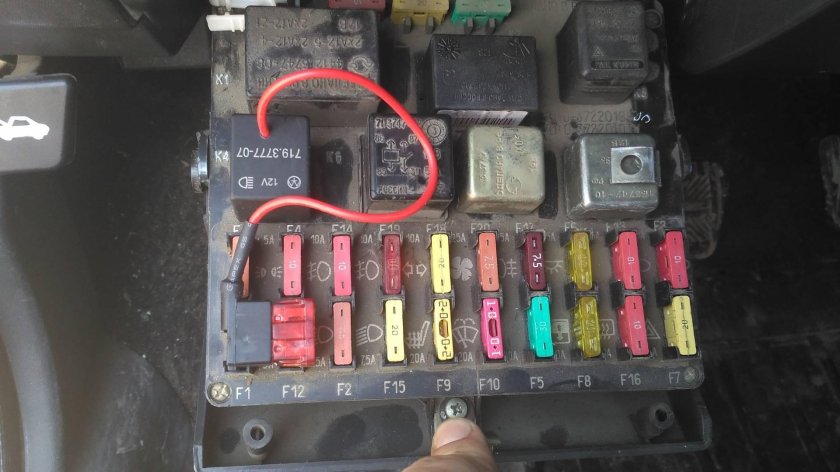 Реле ближнего света фар ВАЗ 2110