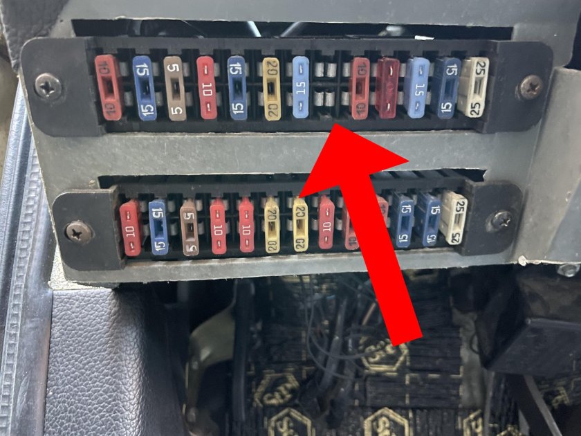 Не горят стопы на ГАЗ 3307