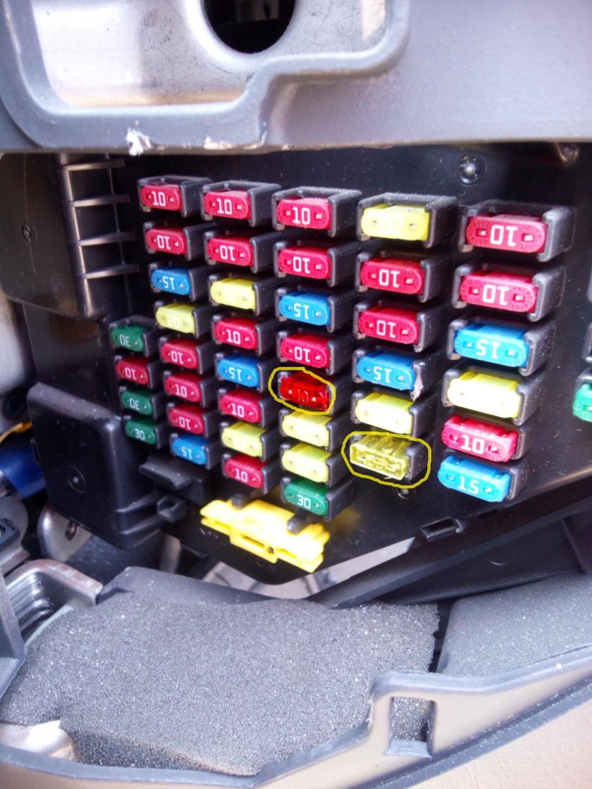 Блок предохранителей Хендай Туксон 2008