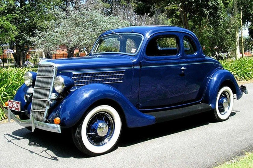 Ford v8 Coupe Deluxe Tudor