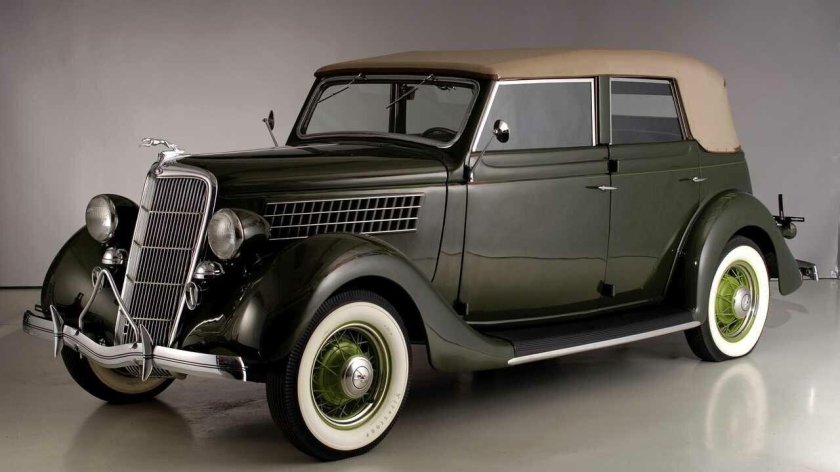 1935 Ford sedan