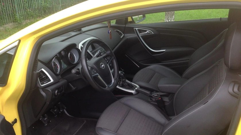 Опель Астра GTC купе салон