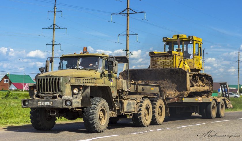 Урал-4420, седельный тягач