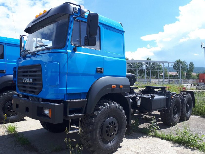 Тягач Урал 44202