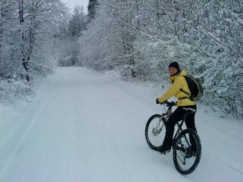 Катание на велосипеде зимой