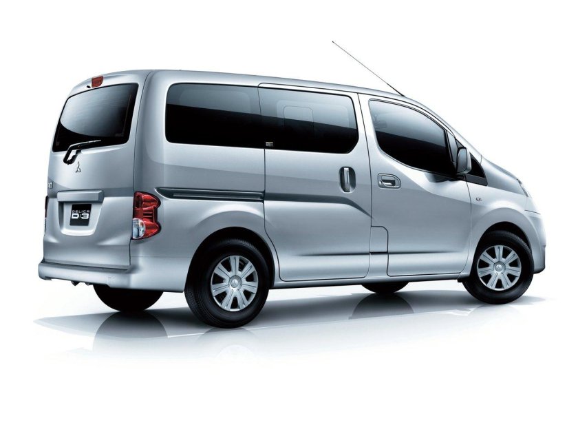Mitsubishi Delica 2011