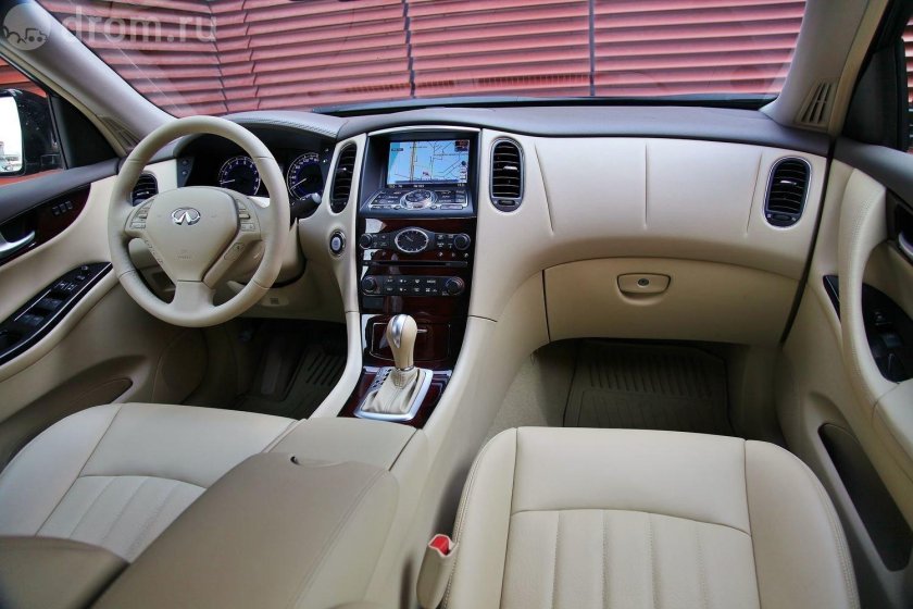 Инфинити qx50 белый салон