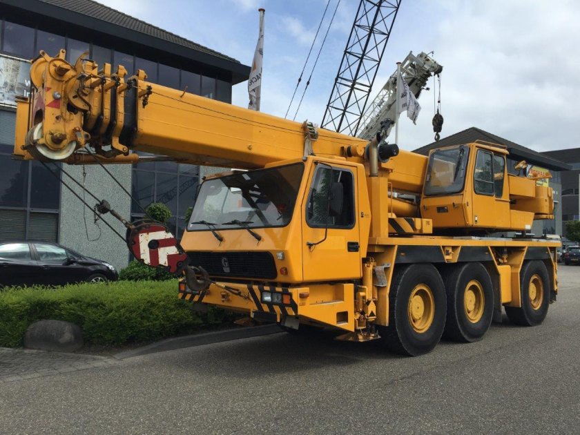 Кран Либхер 50т