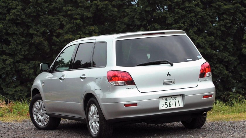 Митсубиси Аиртрек 2001