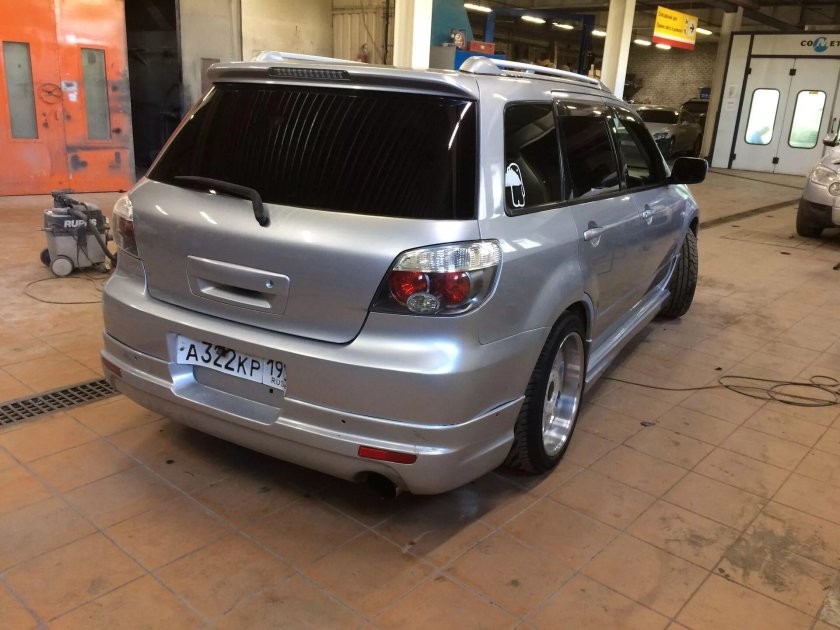 Mitsubishi Airtrek 2004