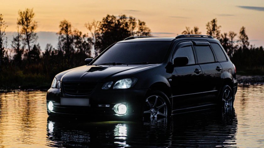 Mitsubishi Airtrek 2001